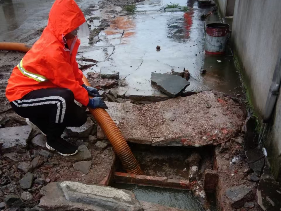 南靖专业清理污水池 炜誉市政以规范流程守护城市 “肠道”